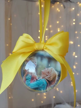 Новорічна ялинкова прикраса Кулька з фото 10 см з жовтими стрічками HeyBaby