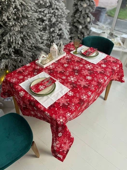 Скатерть водоотталкивающая новогодняя Delux Textil Большие снежинки красная 140 х 110 см (367881)