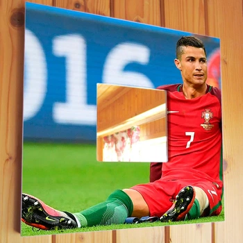 Декоративне дзеркало «Кріштіану Роналду. Ronaldo. Футбол» сувенір для футболістів і фанатів прикраса спальні, спортклубу, бару