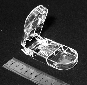 Акриловий різак для таблеток LuLu з відділом для зберігання 8.2х4х1.7 см прозорий