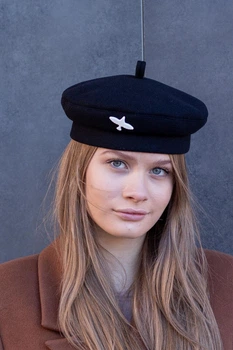 Берет женский из кашемира с птицей D.Hats черного цвета