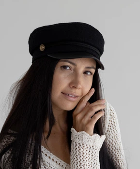 Кепи с козырьком из кашемира D.Hats черная со шнуровкой