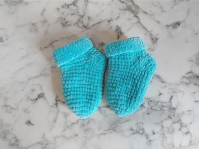 Носки плюшевые детские handmade голубые на 1-1,5 года вязаные крючком