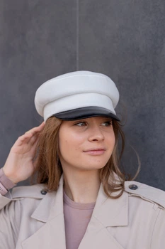 Кепи кашемировая с кожаным козырьком D.Hats цвет молочный