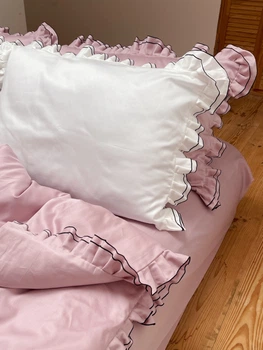 Наволочка Cozy з Рюшами 40x60 см Молочна з чорним кантом