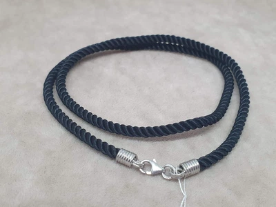 Ювелирный шнурок из текстиля с серебряным вставками. 307/Р 40 50