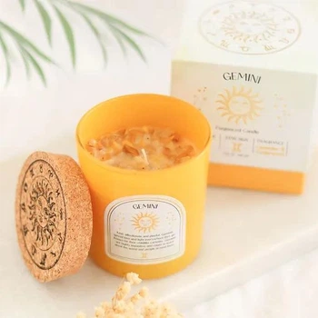 Зодіакальна ароматична свічка Elements of home fragrance з кристалами Близнюки. Аромат лаванда і кедр, камінь жовтий жадеїт