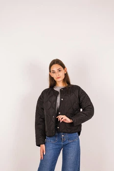 Демісезонна стебана куртка Celena One size чорна