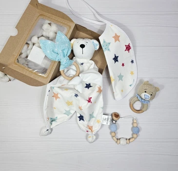 Набір для малюка: ведмедик, гризунець, слинявчик a.l.babybox Зірочки кольорові
