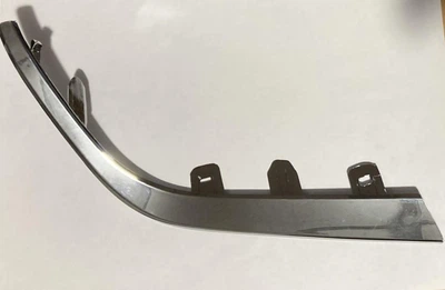 Молдинг решітки в бампер правий хром TOYOTA COROLLA 13-16 E18 EUR