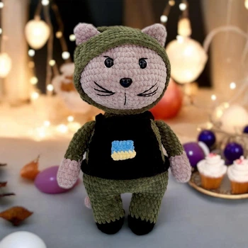 М'яка плюшева іграшка handmade Котик ЗСУ 33 см амігурумі в'язаний гачком