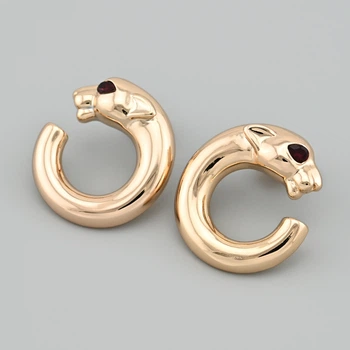 Серьги с кристаллами Swarovski Пантера 49214 размер 29х26 мм цвет красный вес 11.0 г позолота 18К