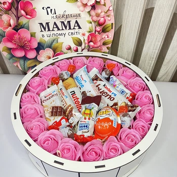 Подарочный бокс для мамы: мыльные розы и сладости Kinder – идеальный подарок