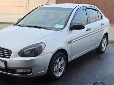 Накладки на дзеркала у стилі BMW (2 шт) для Hyundai Accent 2006-2010 років.