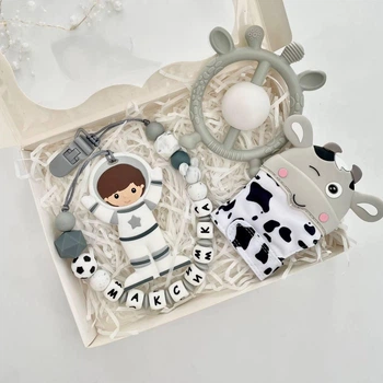 Подарочный набор с именной игрушкой грызунком Космонавт (светло-серый) на выписку, крестины, полгода, рождение
