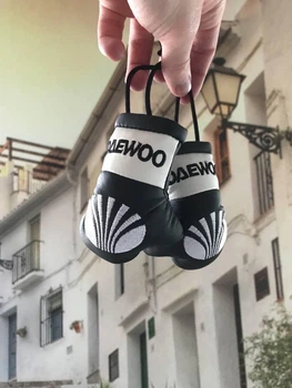 Брелок боксерские перчатки на зеркало заднего вида DAEWOO (до 1994 года)