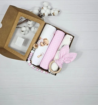 Набор для новорожденного: пеленки и игрушки a.l.babybox Горох белый на розовом