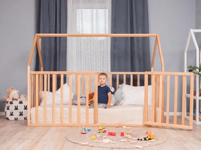 Детский деревянный манеж-кровать домик Монтессори Busy Wood напольная Модель 21 160x90 см Натуральное дерево