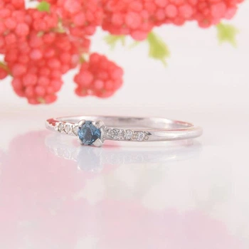 Кольцо из белого золота с топазом 19 K-0013