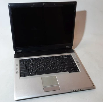 Ноутбук 15.4" Clevo Infinity M660SE, Celeron 440 (1.86 ГГц) 1.5GB DDR2, Intel GMA, 60GB HDD Б/У