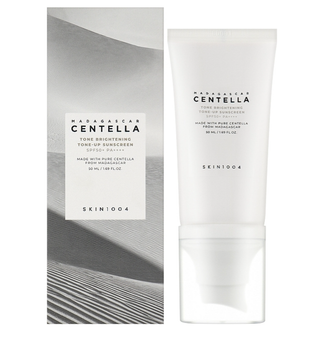 Сонцезахисний крем для вирівнювання тону шкіри Skin1004 Madagascar Centella Tone Brightening Tone-up