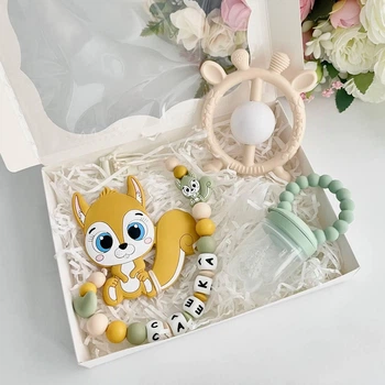 Подарочный набор для девочки с именной игрушкой грызунком Белочка горчица на выписку, крестины