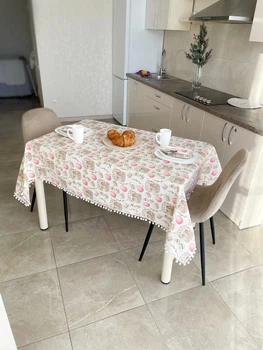 Скатерть водоотталкивающая Delux Textil с помпонами Розовые пасочки 140 х 110 см (368088)