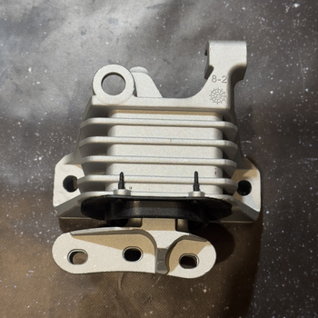 Подушка двигателя правая для Jeep Cherokee 2.4, Chrysler 200 68192831AB