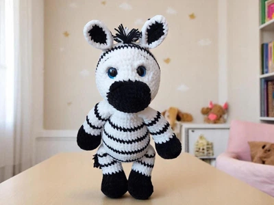 М'яка плюшева іграшка handmade Зебра 45 см чорно-біла в'язана гачком амігурумі
