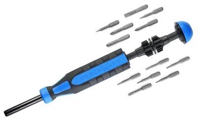 Отвертка с битами Benchmade