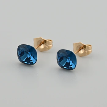 Сережки з кристалами Swarovski 53407 розмір 8х8 мм колір сапфіровий вага 1.1 г позолота 18К