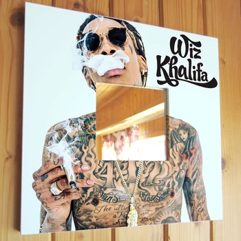 Декоративное зеркало "Wiz Khalifa. Уиз Халифа" подарок для фанатов рэп, хип-хоп музыки, украшение в спальню, бар, клуб, студию