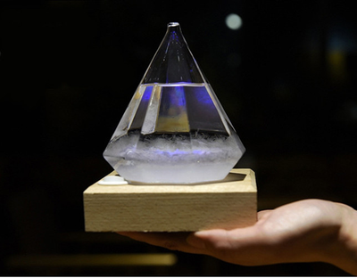 Барометр Штормгласс Кристалл большой 12 х 10,5 см Storm glass на деревянной подставке Призма