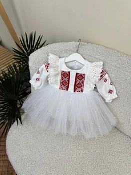 Платье-вышиванка для девочки Family Tradition велюр сетка с бусинами 62 см белая Маленькая гуцулочка