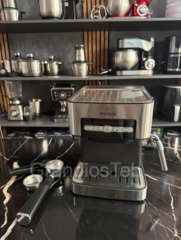 Кофемашина полуавтоматическая Crownberg CB-1566, 1000 Вт, кофеварка с капучинатором, бытовая кофемашина