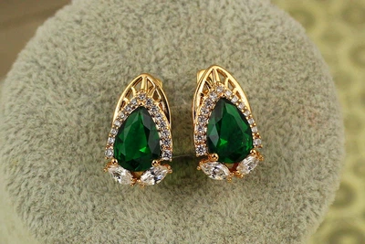 Сережки Xuping Jewelry перформанс з зеленим каменем 1,8 см золотисті