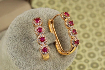 Сережки Xuping Jewelry квартет з малиновим камінням 3,1 см золотисті