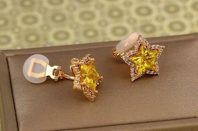 Серьги клипсы Xuping Jewelry звезды с желтыми камнями 1.6 см золотистые
