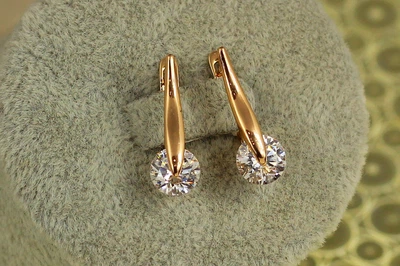 Серьги Xuping Jewelry Повитруля с белым камнем 2 см золотистые