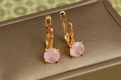 Сережки Xuping Jewelry солістка імітація рожевого кварцу 1,7 см золотисті