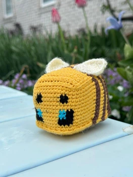 В'язана іграшка "Бджілка МАЙНКРАФТ" Minecraft, жовто-чорна, 6 см* 6см *8 см.