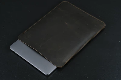 Чехол для MacBook Модель H1 из натуральной кожи цвет Шоколад