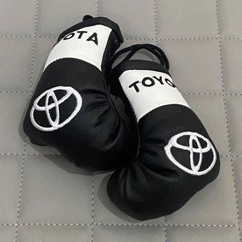 Брелок боксерские перчатки на зеркало заднего вида TOYOTA
