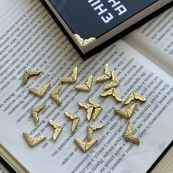 Металлические уголки для книг и блокнотов. Комплект- 4 шт