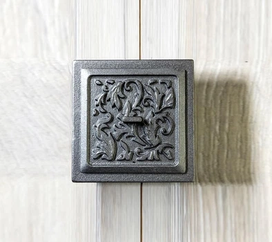 Дверца прочистная Дубок 155*155 из чугуна с узорами ТМ "KHLP"
