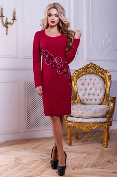Платье-футляр с вышивкой и пайетками из костюмной ткани марсала L