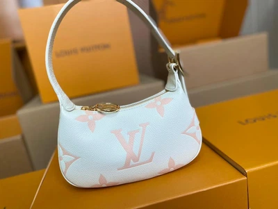 Сумка Louis Vuitton M82391 Mini Moon / 20,5×11×5 см