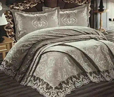 Жаккардовое покрывало с наволочками London Olga 265 x 275 см с кружевом серо-бежевое