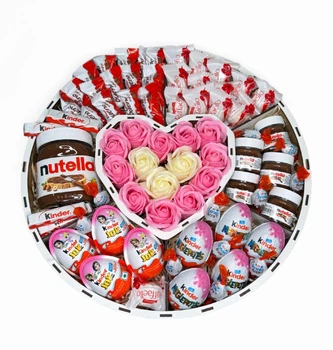 Подарунковий бокс для неї з Nutella, Kinder та цукерками