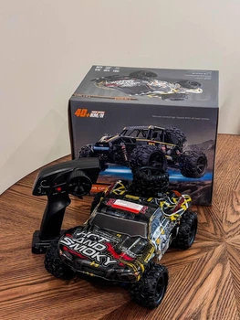 Машинка на пульті KF19 1:18 – дитячий позашляховик, 4WD